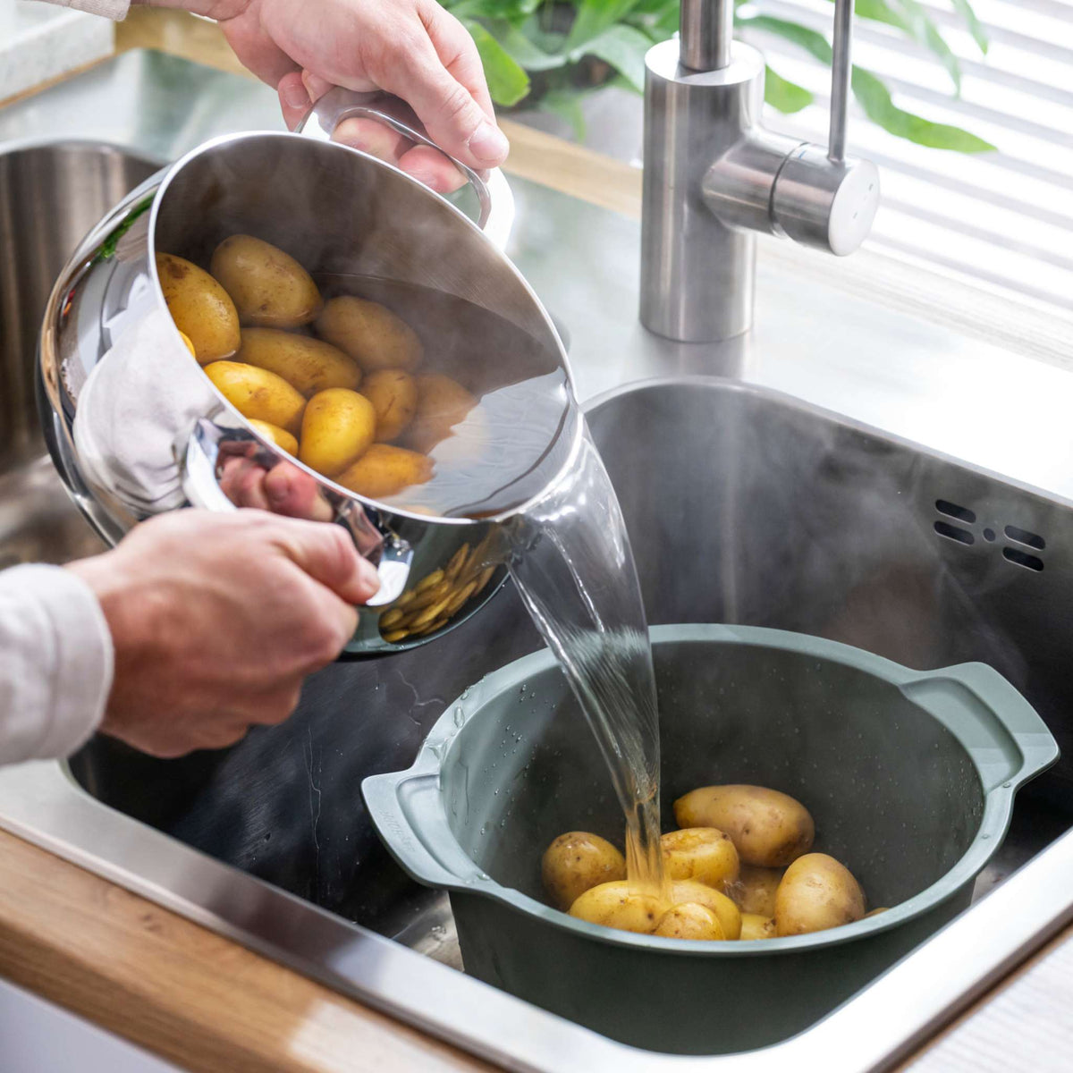 Belly-casserole-stellar-steel-colander-set