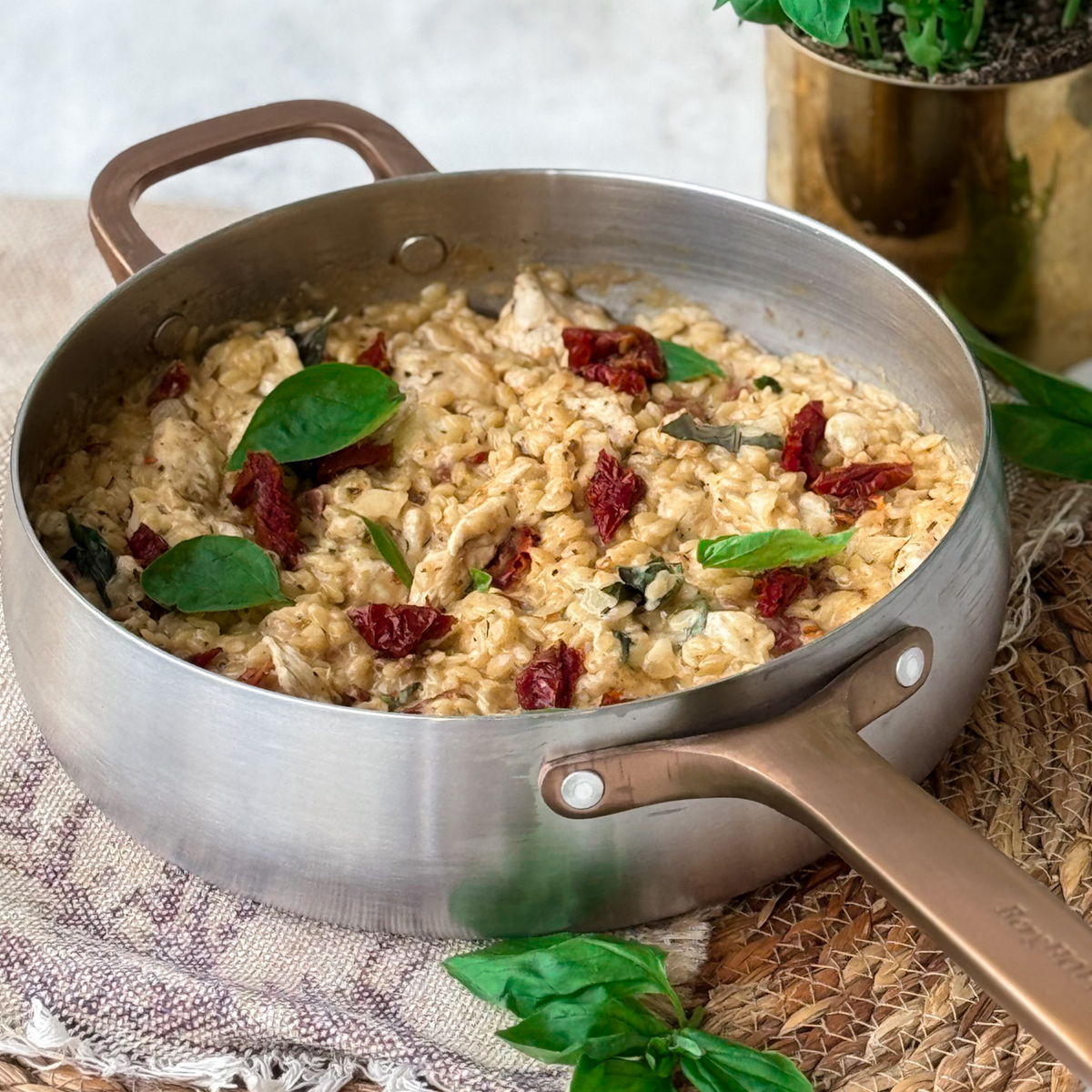 Belly-sautépan-24-cm-warm-blush-recipe