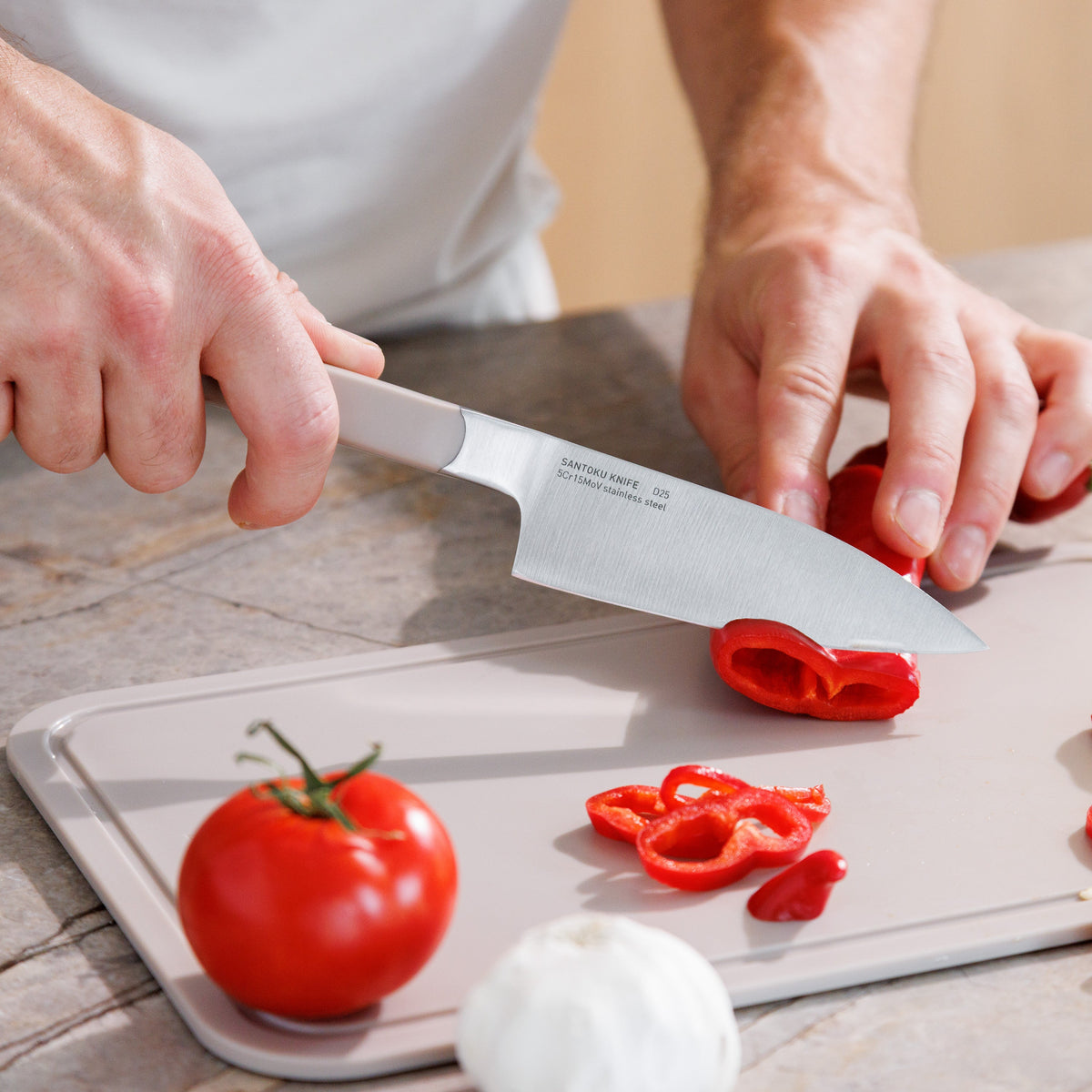 Elements-santoku-knife-11,5-cm-sand-lifestyle