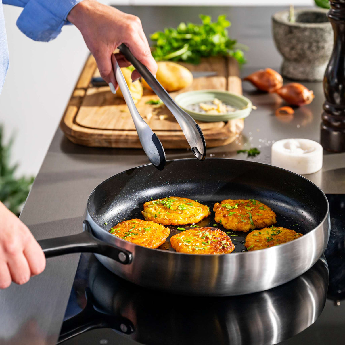 Materials-belly-non-stick-frying-pan-smokey-black-cooking
