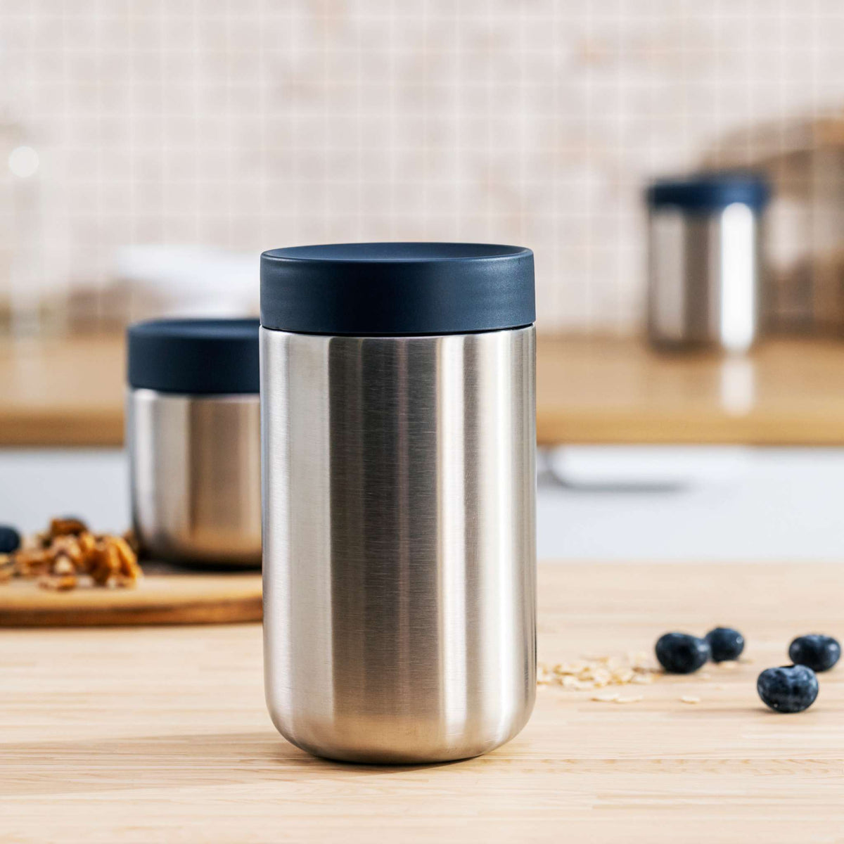 Nommies-snackable-foodjar-navy-steel-75CL-1