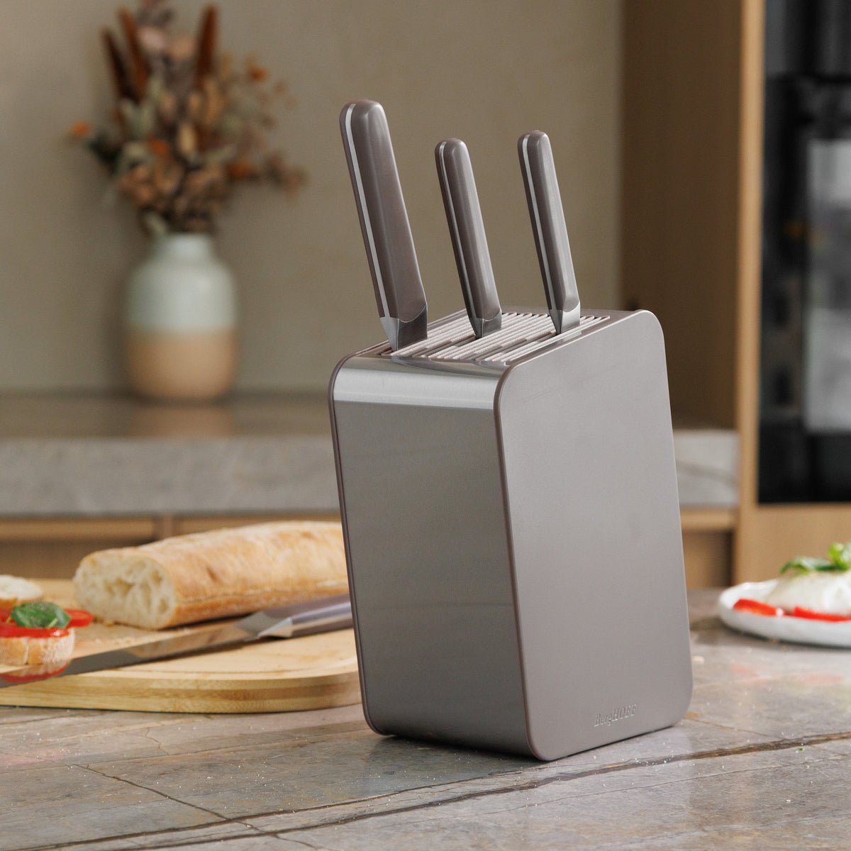 Elements-Edge-knife-block-aubergine-empty-counter