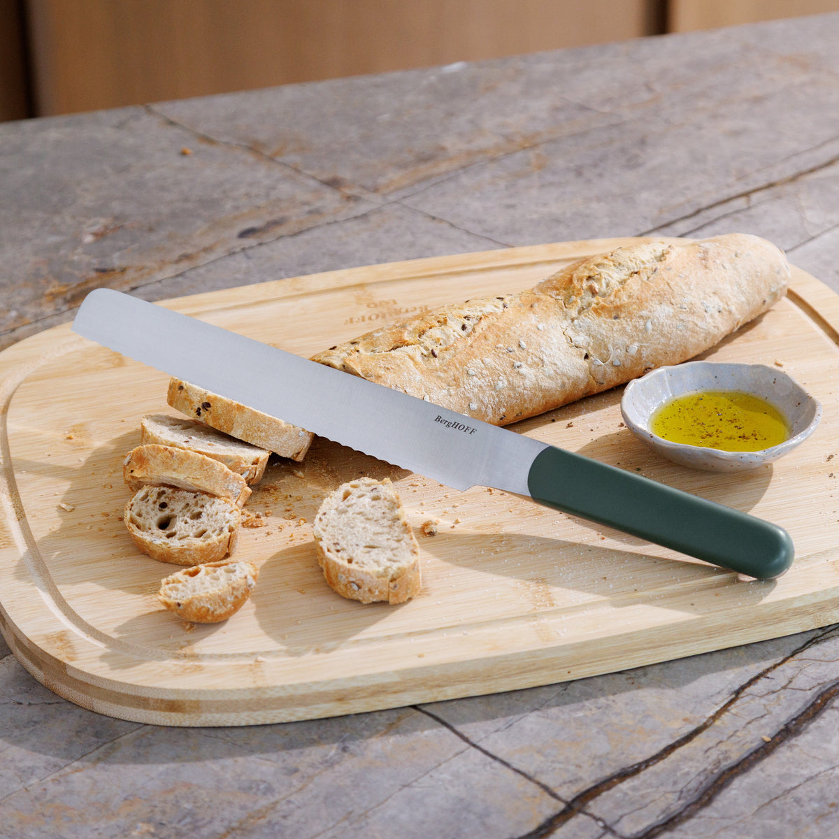 Elements-bread-knife-20-cm-khaki-lifestyle