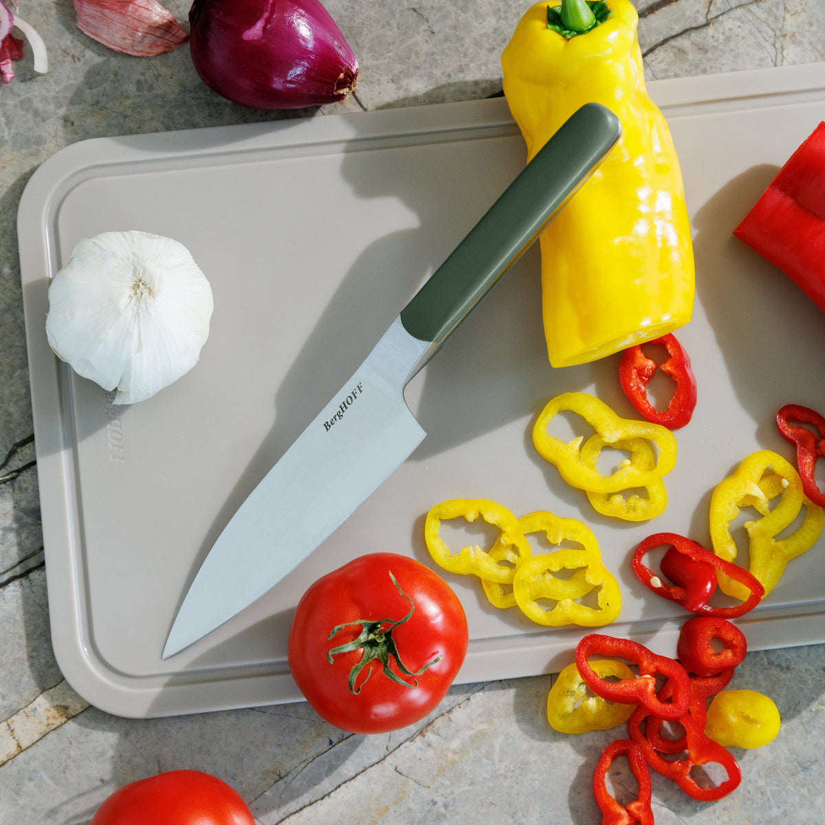 Elements-santoku-knife-11,5-cm-khaki-lifestyle